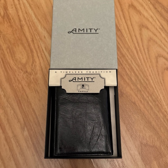 (NWT) Amity Black Leather Tri-Fold Wallet - Picture 1 of 2
